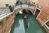 Italien, Venetien, Venedig, von der UNESCO zum Weltkulturerbe erklärt, Stadtteil San Marco, Gondel auf dem Kanal San Maurizio