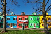 Italien, Venetien, Venedig auf der Liste des UNESCO-Welterbes, Insel Burano, Burano, bunte Häuser