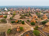 Myanmar (Burma), Region Mandalay, buddhistische archäologische Stätte von Bagan, die von der UNESCO zum Weltkulturerbe erklärt wurde (Luftaufnahme)