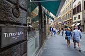 Italien, Toskana, Florenz, historisches Zentrum, von der UNESCO zum Weltkulturerbe erklärt, Luxusgeschäfte in der Via Tornabuoni