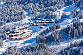 Frankreich, Savoyen, Valmorel, Vanoise-Massiv, Tarentaise-Tal, Blick auf den Club Med, (Luftaufnahme)