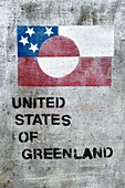 Grönland, zentrale westliche Region, Sisimiut (früher Holsteinsborg), Graffiti reprenant le drapeau groenlandais