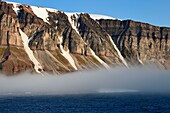 Grönland, Nordwestküste, Murchison-Sund, Klippen an der Spitze der Kiatak- oder Northumberland-Insel