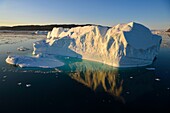 Greenland, west coast, Disko Bay, Icebergs in Quervain Bay at sunset