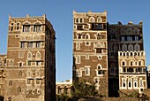 Jemen, Sana&#x2bd;a Governorate, Sanaa, Altstadt, von der UNESCO zum Weltkulturerbe erklärt, typische Architektur der Altstadt, Sonnenuntergang