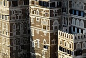 Jemen, Sana & 2bd;a Governorate, Sanaa, Altstadt, von der UNESCO zum Weltkulturerbe erklärt, typische Architektur der Altstadt, Sonnenuntergang