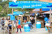 France, Landes, Lake Hossegor, Soorts Hossegor, Chez Jerome / Cybele Hossegor tasting Hossegor oysters directly from the oyster farmer Jerome Labeguerie