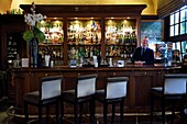 Frankreich, Calvados, Pays d'Auge, Deauville, Normandie Barriere Hotel Bar, der Barkeeper Chefkoch Marc Jean