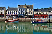 Frankreich, Calvados, Cote de Nacre, Port en Bessin, Schleppnetzfischer im Fischereihafen