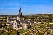 Frankreich, Seine-Maritime, Saint Martin de Boscherville, Abtei Saint Georges de Boscherville aus dem 12. Jahrhundert (Luftaufnahme)