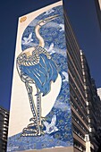 Frankreich, Paris, Street Art 13, Pariser Turm, Stadtteil Olympiades, Fresko blauer Reiher des Straßenkünstlers STeW