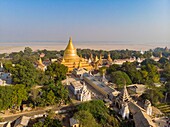 Myanmar (Burma), Region Mandalay, Buddhistische Ausgrabungsstätte Bagan, Nyaung U, Shwezigon-Pagode (Luftaufnahme)