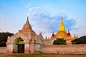 Myanmar (Burma), Region Mandalay, von der UNESCO zum Weltkulturerbe erklärte buddhistische archäologische Stätte von Bagan, Ananda pahto-Tempel