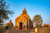 Myanmar (Burma), Mandalay region, Buddhist archaeological site of Bagan, group of temples of Lemyethna