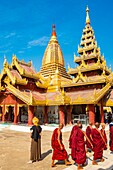 Myanmar (Burma), Region Mandalay, Buddhistische archäologische Stätte Bagan, Nyaung U, Shwezigon-Pagode