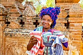 Myanmar (Burma), Shan State, Inle Lake, In Dein or Inthein, archaeological site of Nyaung Ohak, handicraft seller