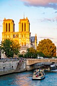 France, Paris, area listed as World Heritage by UNESCO, the Seine, the Ile de la Cite and the Notre Dame cathedral