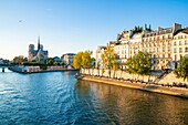 France, Paris, area listed as World Heritage by UNESCO, the Seine Embankment, Saint Louis Island and the Ile de la Cite with Notre Dame Cathedral