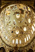 Italien, Piemont, Provinz Cuneo, Langhe, Vicoforte, Heiligtum von Vicoforte, Basilika, Gewölbe der riesigen elliptischen Kuppel, die der Ehre Mariens gewidmet ist, wird von Francesco Gallo vollendet