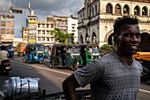 Sri Lanka, Colombo, Stadtteil Pettah, Volks- und Einkaufsviertel, im Hintergrund das Alte Rathaus aus dem Jahr 1873