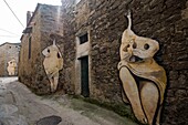 Italien, Sardinien, Orgosolo, gesellschaftspolitische Fresken an den Hauswänden