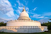 Sri Lanka, Südprovinz, Unawatuna, Japanische Friedenspagode, erbaut mit Hilfe japanischer Mönche auf dem Rumasalla Hill