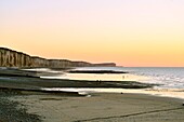 Frankreich, Normandie, Seine Maritime, Pays de Caux, Cote d'Albatre, Veules les Roses, Die schönsten Dörfer Frankreichs, der Strand und die Klippen