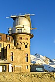 Schweiz, Kanton Wallis, Zermatt, Gornergrat (3100 m), Monte Rosa Gletscher und Monte Rosa (4634m), Hotel Kulmhotel Gornergrat ist das höchstgelegene Hotel in Europa auf 3089 m Höhe
