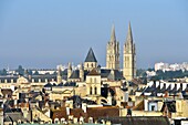 Frankreich, Calvados, Caen, Blick auf die Altstadt vom Schloss Wilhelms des Eroberers, Herzogspalast, Abbaye aux Hommes und Kirche Saint Etienne