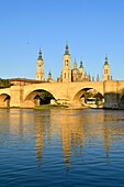 Spain, Aragon Region, Zaragoza Province, Zaragoza, Basilica de Nuestra Senora de Pilar and the Puente de Piedra on the Ebro River