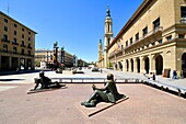 Spain, Aragon Region, Zaragoza Province, Zaragoza, Plaza del Pilar, Monument to Francisco of Goya in front of La Lonja and the Basilica del Pilar (Our Lady of Pilar)