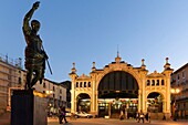 Spain, Aragon, Zaragoza, statue of Cesar Augustus and the central market Mercado de Lanuza