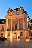 France, Cote d'Or, Dijon, area listed as World Heritage by UNESCO, place de la Libération (Liberation Square) and the Palace of the Dukes of Burgundy which houses the town hall and the Museum of Fine Arts