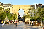 Frankreich, Cote d'Or, Dijon, von der UNESCO zum Weltkulturerbe erklärt, Place Darcy, Guillaume-Tor