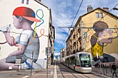 Frankreich, Isere, Fontaine, avenue Aristide Briand, Der Draht des französischen Künstlers Julien Malland, auch Seth genannt, Fresko geschaffen während des Grenoble Street-Art Fest 2017