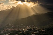 Frankreich, Corse du Sud, Golf von Porto, von der UNESCO zum Weltkulturerbe erklärt, Piana, ausgezeichnet mit dem Titel "Schönste Dörfer Frankreichs