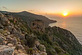 Frankreich, Corse du Sud, Golf von Porto, Calanques de Piana, Calanques, von der UNESCO zum Weltnaturerbe erklärt, die Ortschaft Château-Fort