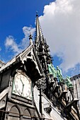 France, Paris, area listed as World Heritage by UNESCO, ile de la Cite, Notre-Dame Cathedral, one of the clocks and the spire dominates the statues of green copper of twelve apostles with the symbols of four evangelists