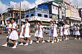 Sri Lanka, Zentralprovinz, Kandy, eine Welterbestätte, Schulkinder