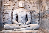 Sri Lanka, Nördliche Zentralprovinz, archäologische Stätte von Polonnaruwa, UNESCO-Welterbe, Gal Vihara Felsentempel, vier in einen großen Granitfelsen gehauene Buddha-Statuen