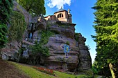 Frankreich, Bas Rhin, Mont Sainte Odile, Kloster Sainte Odile, ein monumentaler Kreuzweg, der von 1933 bis 1935 von dem Keramiker Leon Elchinger (1871 1942) geschaffen wurde, schmückt die Felswände des Klosterplateaus