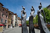 Frankreich, Hautes Alpes, Gap, Esplanade des Friedens und Skulpturen Complicites des kolumbianischen Künstlers Milthon