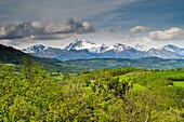 Frankreich, Hautes Alpes, Gap, Gesamtansicht des Tals von der Orientierungstafel der D994 und der Berge des Oisans-Massivs mit dem kalten Mourre (2993m)