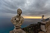 Italien, Kampanien, Amalfiküste, von der UNESCO zum Weltkulturerbe erklärt, Ravello, Villa Cimbrone, Belvedere dit Terrazza dell'Infinito (Terrasse des Unendlichen)