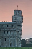 Italien, Toskana, Pisa, Piazza dei Miracoli, von der UNESCO zum Weltkulturerbe erklärt, der Campanile oder Schiefe Turm von Pisa