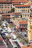 Frankreich, Alpes Maritimes, Nizza, von der UNESCO zum Weltkulturerbe erklärt, Altstadt von Nizza, Marktstände des Cours Saleya