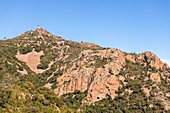 Frankreich, Var, Frejus, Esterel-Massiv, der Wachturm auf dem Berg Vinaigre (641m) dient als Überwachungsposten für Brände