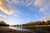Frankreich, Indre et Loire, Loire-Tal, von der UNESCO zum Weltkulturerbe erklärt, Schloss von Chinon am Fluss Vienne