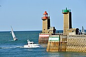 Frankreich, Seine Maritime, Pays de Caux, Cote d'Albatre (Alabasterküste), Fecamp, Leuchtturm an der Hafeneinfahrt