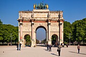 Frankreich, Paris, von der UNESCO zum Weltkulturerbe erklärt, der Triumphbogen auf dem Carrousel-Platz